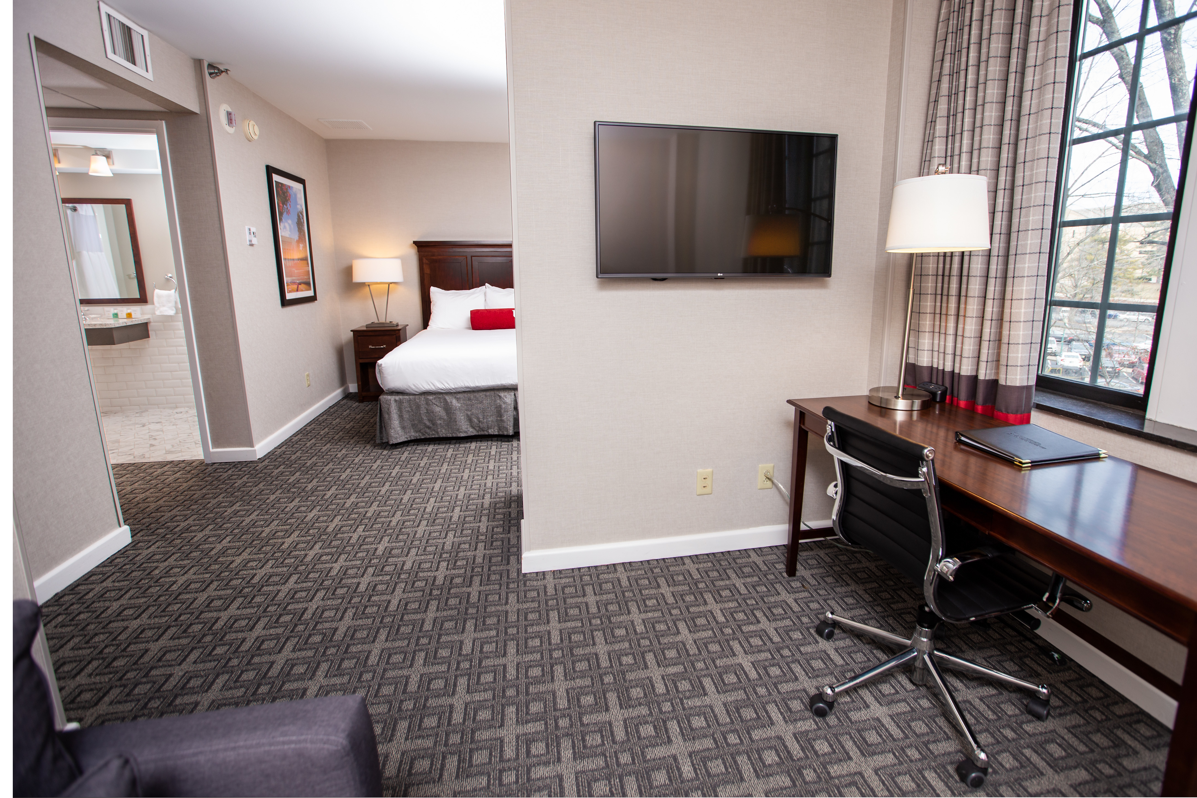 Junior-Suite-One-King-Bed,-Mobility-Accessible-2.jpg